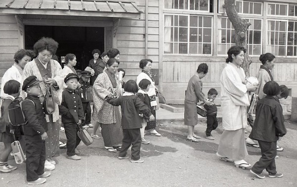 1965年 小見野小入学風景027.jpg
